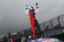Tours: Elite 1: race 2: Mathias Lauda in de regen