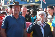 België: Bernie Ecclestone drinkt melk en voorkomt verkeersinfarct