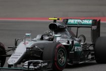 Duitsland: Rosberg op pole voor eigen publiek