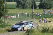 Ypres: Tom Cave als eerste de baan op