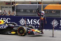 VS: winnende Verstappen loopt in op crashende McLaren-rijders