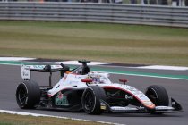 Groot Brittannië:  Mari Boya gokt en wint hoofdrace op Silverstone