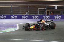 Saoedi-Arabië: Verstappen nipt op pole voor Piastri, Norris tiende na crash