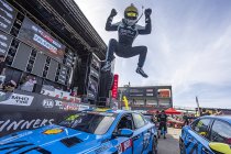 Santiago Urrutia nieuwe puntenleider na verrassende zege (Race 1)