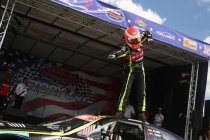 Brands Hatch: Elite 1: Vilariño wint door incidenten gekleurde tweede race