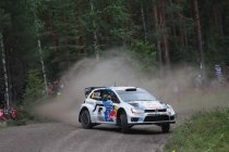 Rally Finland: Zware strijd voor tweede plaats tussen Neuville en Östberg