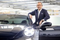 Jacky Ickx ontvangt "zijn" speciale editie Porsche 992 (+Video)