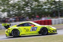 24h Nürburgring: Na 4h: Top vier op een zakdoek