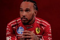 Zorgen voor Ferrari: Lewis Hamilton crasht in Barcelona