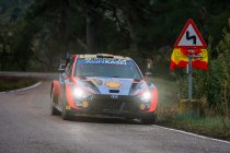 Spanje: Neuville grijpt commando