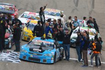 Venray: Elite 1: Race 1: Leidende Kumpen crasht - Rocca wint