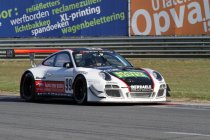Xavier Maassen naast Dylan Derdaele en Kenneth Heyer bij Belgium Racing