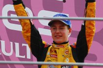 Monza: Race 1: Vandoorne rijdt hele veld op een hoopje met manke wagen