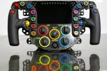 Een blik op het stuurwiel van de Porsche 919 Hybrid