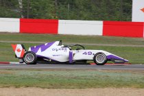 W Series: Assen: Megan Gilkes wint race buiten kampioenschap