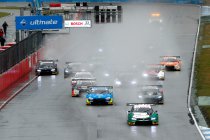 Hockenheim: Wittmann en BMW verslaan Audi in natte openingsmanche
