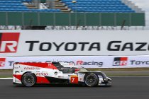 Silverstone: Toyota snelste in FP1 - Zware crash Senna