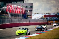 Jack’s Racing Day Race 1: Dekker lacht het laatst na chaotisch spektakel