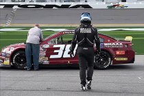 Jerry de Weerdt debuteert op Daytona en slaat zich door massacrash (+ Video)