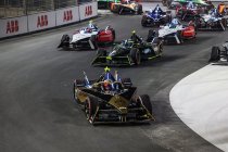 Diriyah: Jake Dennis wint strategische race, podium pas zeker in slotmeters