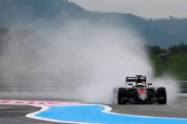Regenbandentest Pirelli - dag 1: Ricciardo snelste en Vandoorne kent motorpech
