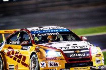 Tom Coronel dupe van olielek in Qatar, ROAL Motorsport wint klassement voor privéteams (+video)