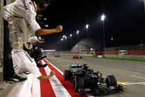 Bahrein: Hamilton wint na horrorcrash van Grosjean