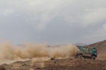 Update etappe 5: Loprais verliest leiding bij trucks - Opnieuw De Rooy aan het commando