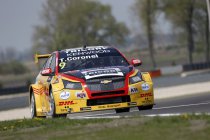 Tom Coronel haalt het beste uit WTCC-races op Slovakia Ring