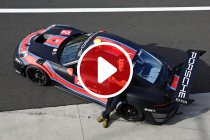 Video: Mark Webber en het debuut van de Porsche 911 GT2 RS Clubsport rond Mount Panorama